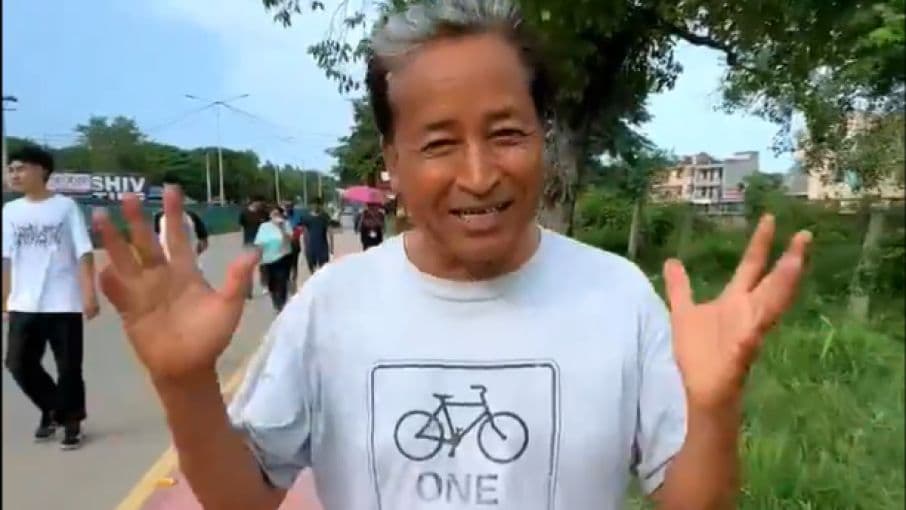 वांगचुक की पत्नी ने SC से कहा- 'हिरासत असहमति को दबाने की सोची-समझी कोशिश' वांगचुक की पत्नी ने SC से कहा- 'हिरासत असहमति को दबाने की सोची-समझी कोशिश'