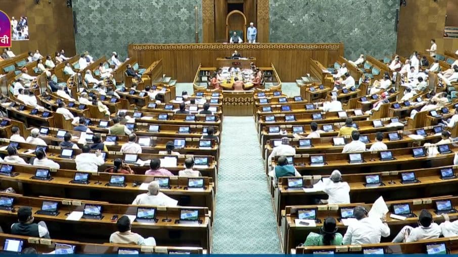 संसद में ‘वंदे मातरम’ पर विशेष चर्चा की तैयारी में सरकार, विपक्ष से बड़ी भिड़ंत तय! संसद में ‘वंदे मातरम’ पर विशेष चर्चा की तैयारी में सरकार, विपक्ष से बड़ी भिड़ंत तय!