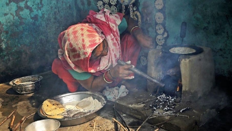 गरीब महिलाओं की उज्जवला योजना को सरकारी झटका, साल में अब सिर्फ 4 सिलेंडर गरीब महिलाओं की उज्जवला योजना को सरकारी झटका, साल में अब सिर्फ 4 सिलेंडर