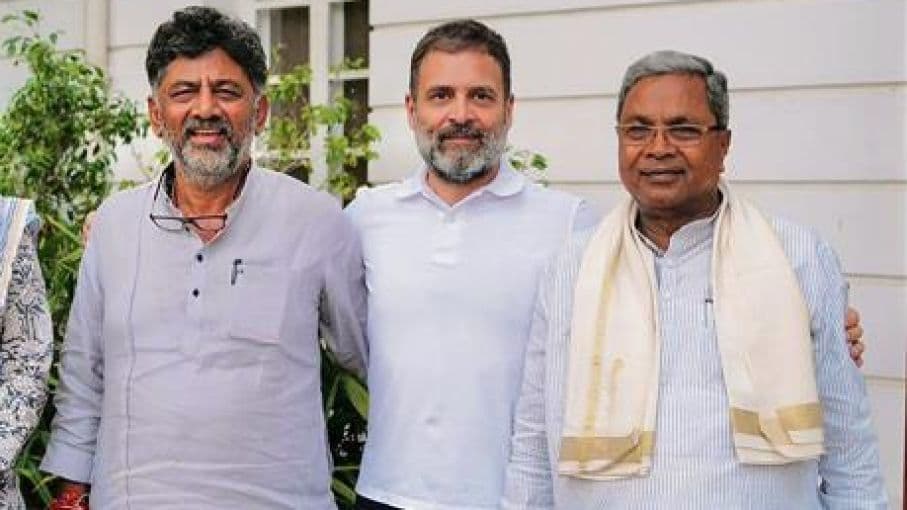 राहुल की नई कांग्रेस: कर्नाटक में आसान सत्ता बदलाव से 2029 का रोडमैप तैयार! राहुल की नई कांग्रेस: कर्नाटक में आसान सत्ता बदलाव से 2029 का रोडमैप तैयार!