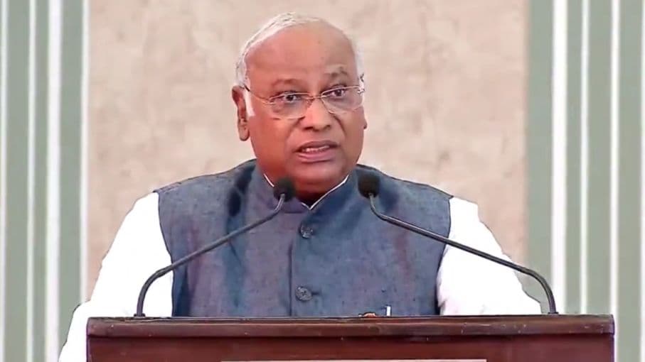 धन्यवाद प्रस्ताव वाला हटाया गया भाषण बहाल हो, ...तो मैं सार्वजनिक कर दूँगा: खड़गे धन्यवाद प्रस्ताव वाला हटाया गया भाषण बहाल हो, ...तो मैं सार्वजनिक कर दूँगा: खड़गे