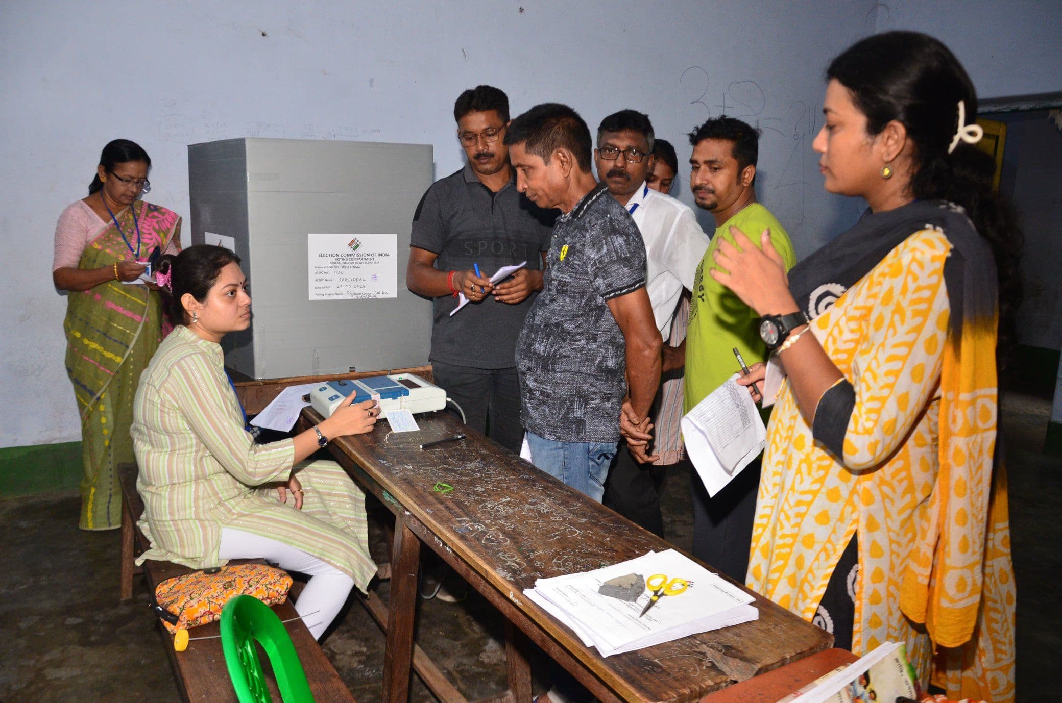 पश्चिम बंगाल के मुख्य चुनाव अधिकारी का दफ्तर शिफ्ट करने को मंजूरी, ममता से नया टकराव पश्चिम बंगाल के मुख्य चुनाव अधिकारी का दफ्तर शिफ्ट करने को मंजूरी, ममता से नया टकराव