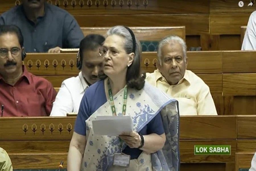 दिग्विजय को रेवंत रेड्डी का जवाब- सोनिया ने ही नरसिम्हा राव और मनमोहन को पीएम बनाया दिग्विजय को रेवंत रेड्डी का जवाब- सोनिया ने ही नरसिम्हा राव और मनमोहन को पीएम बनाया