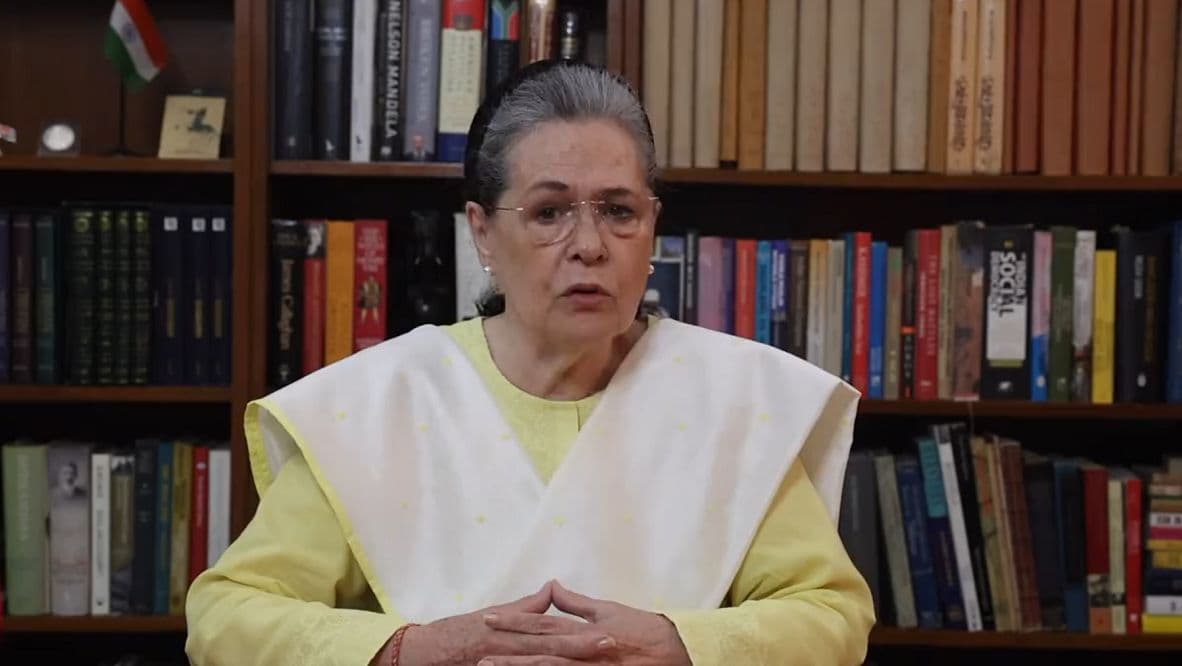 घटिया राजनीतिक संस्कृति में भी गरिमामय सोनिया गांधी होना आसान नहीं घटिया राजनीतिक संस्कृति में भी गरिमामय सोनिया गांधी होना आसान नहीं