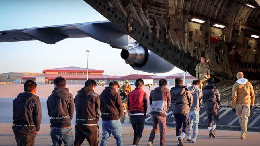 2025 में सबसे ज्यादा भारतीयों को सऊदी अरब ने डिपोर्ट किया, अमेरिका नहीं: रिपोर्ट 2025 में सबसे ज्यादा भारतीयों को सऊदी अरब ने डिपोर्ट किया, अमेरिका नहीं: रिपोर्ट