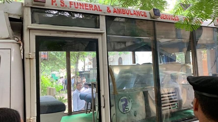 अरुण जेटली का पार्थिव शरीर घर लाया गया, कल अंत्येष्टि अरुण जेटली का पार्थिव शरीर घर लाया गया, कल अंत्येष्टि