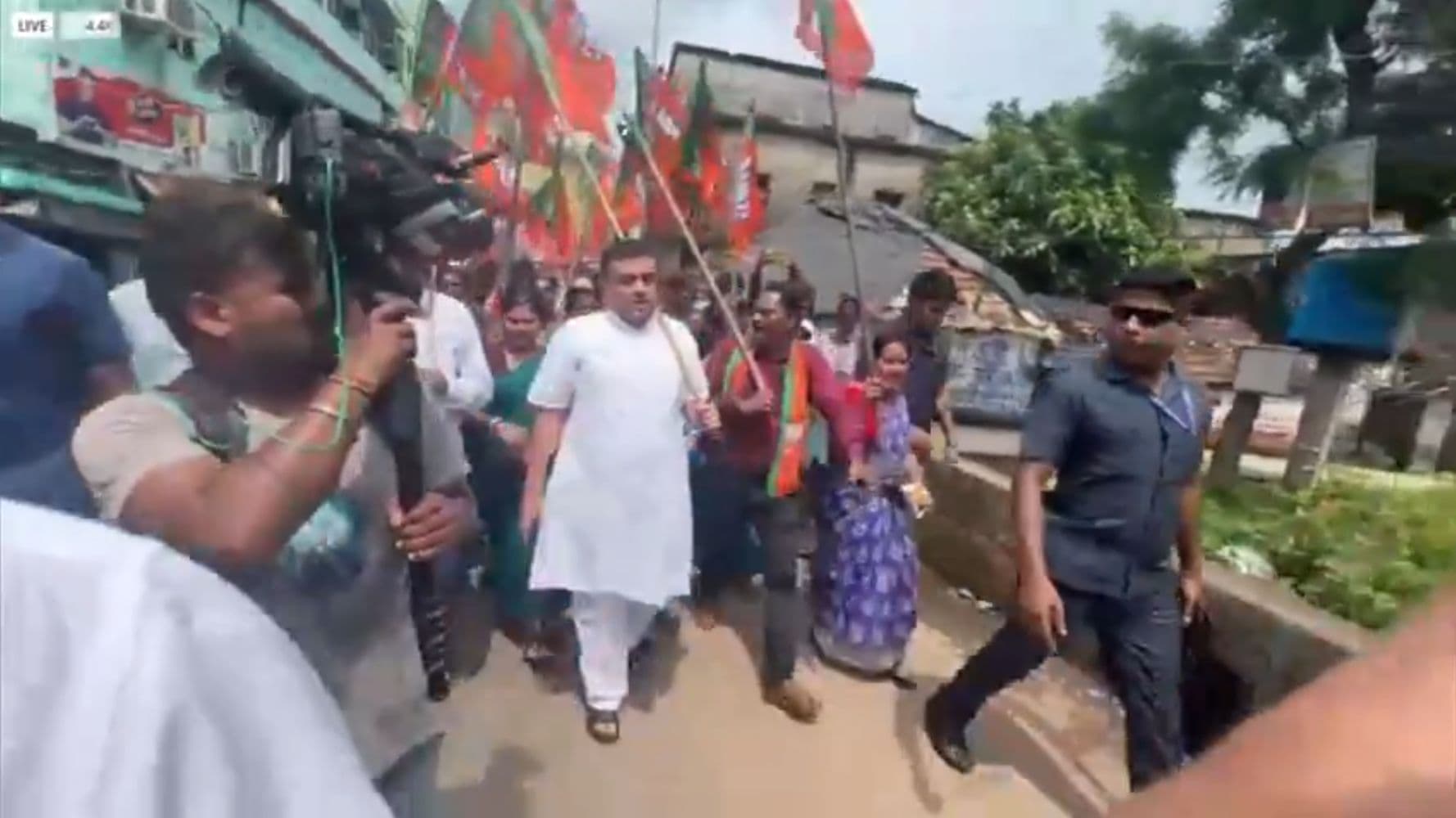 बीजेपी शासित राज्यों के 62% अधिकारी बंगाल चुनाव में आब्ज़र्वर, निष्पक्षता पर सवाल बीजेपी शासित राज्यों के 62% अधिकारी बंगाल चुनाव में आब्ज़र्वर, निष्पक्षता पर सवाल