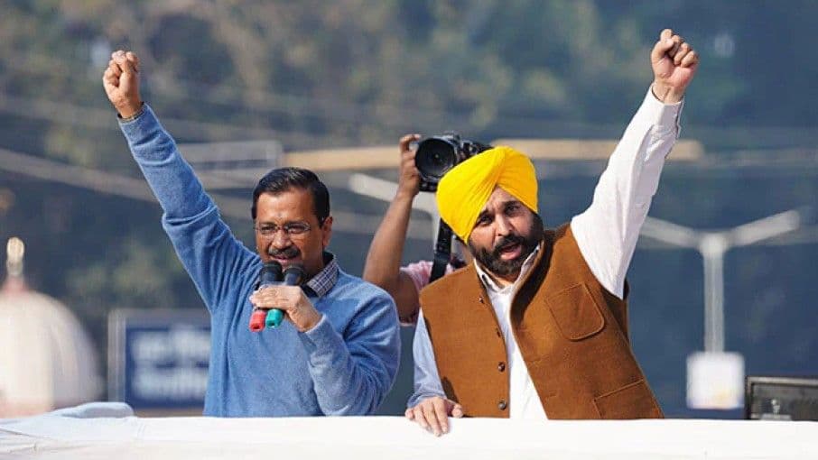 पंजाब में बाढ़ आपदा ने आप की अंदरूनी क़लह को सामने ला दिया? पंजाब में बाढ़ आपदा ने आप की अंदरूनी क़लह को सामने ला दिया?