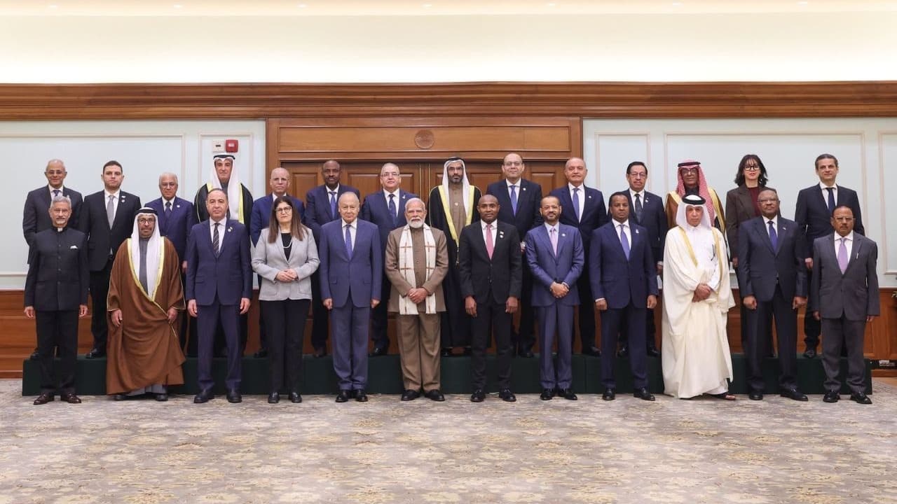 इसराइल जाने से पहले अरब देशों को फिलिस्तीन पर भारत का स्टैंड बताया इसराइल जाने से पहले अरब देशों को फिलिस्तीन पर भारत का स्टैंड बताया