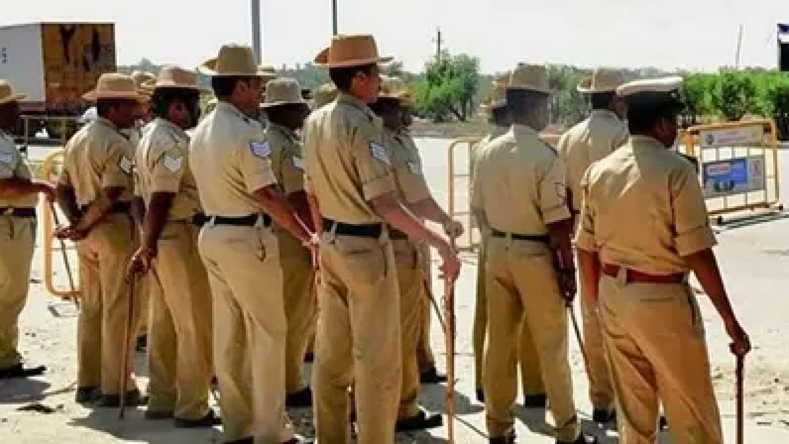 यूपी-बिहार से पंजाब तक पुलिसिया दमन! सभ्य समाज को ही मिलती है अच्छी पुलिस यूपी-बिहार से पंजाब तक पुलिसिया दमन! सभ्य समाज को ही मिलती है अच्छी पुलिस