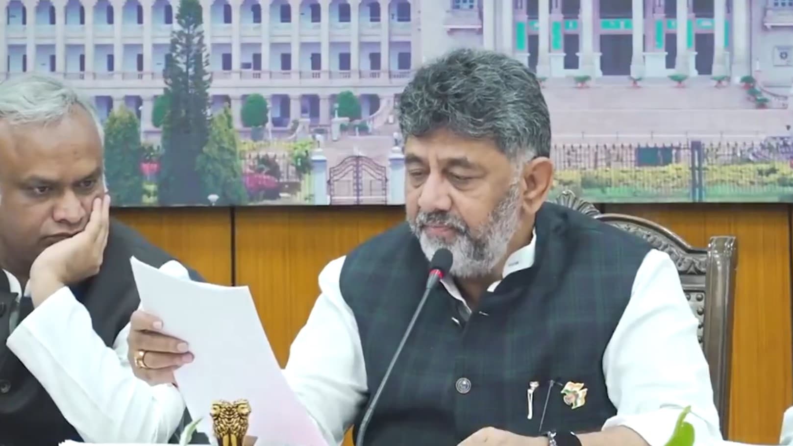कर्नाटक में फॉर्म-7 से 50 लाख वोटर हटाने की साजिश- डीके शिवकुमार; CEO ने दिया जाँच का आदेश कर्नाटक में फॉर्म-7 से 50 लाख वोटर हटाने की साजिश- डीके शिवकुमार; CEO ने दिया जाँच का आदेश