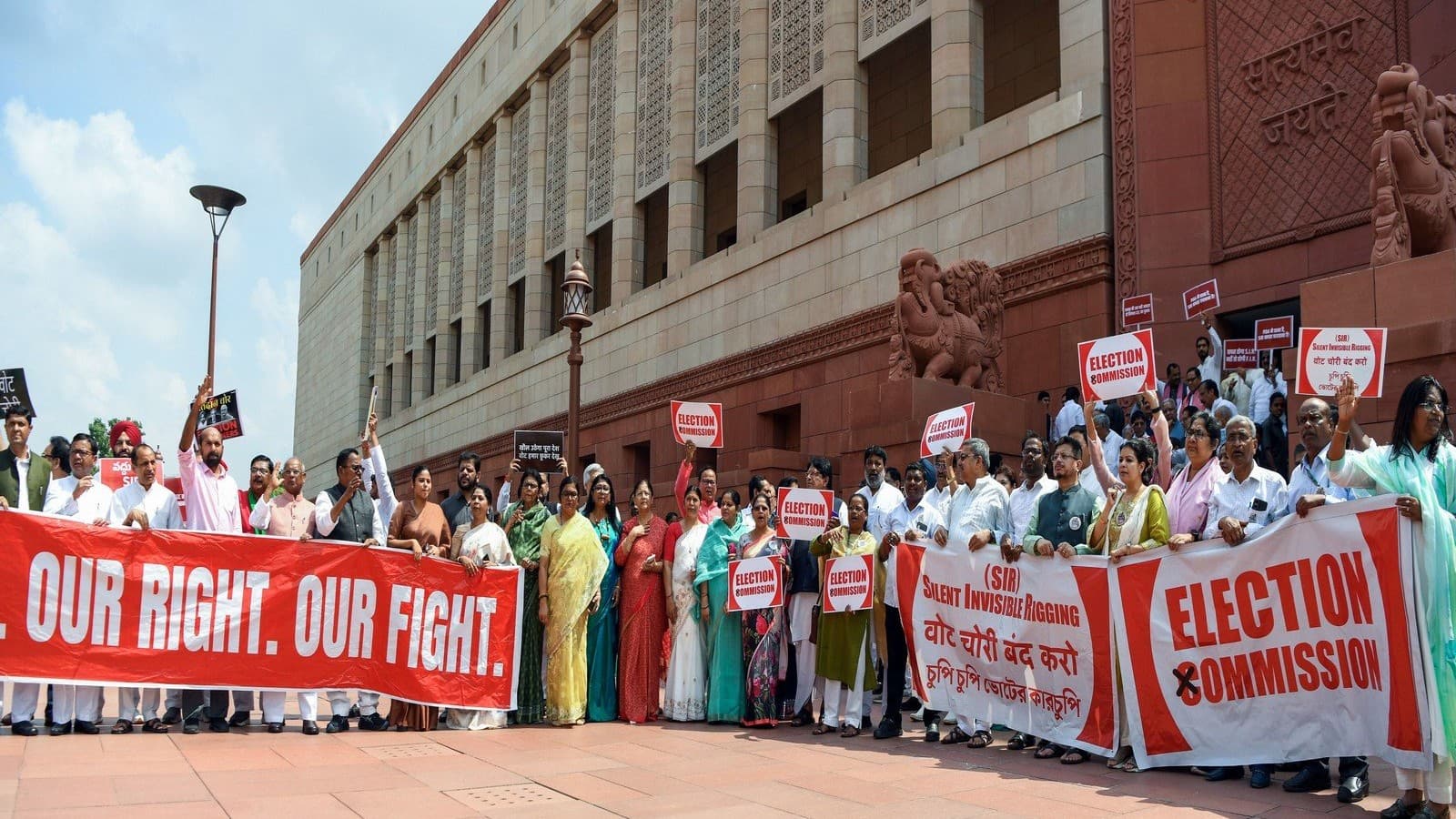 Live संसदः खड़गे के बयान पर राज्यसभा में हंगामा, दोनों सदन स्थगित Live संसदः खड़गे के बयान पर राज्यसभा में हंगामा, दोनों सदन स्थगित