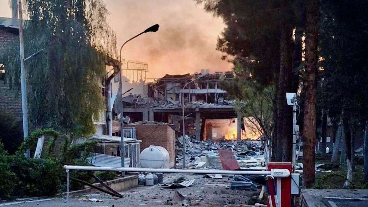 Live ट्रंप के भाषण पर ईरानी सेना का कड़ा जवाब- हमले जारी रहेंगे, इराक में हालात बिगड़ रहे Live ट्रंप के भाषण पर ईरानी सेना का कड़ा जवाब- हमले जारी रहेंगे, इराक में हालात बिगड़ रहे