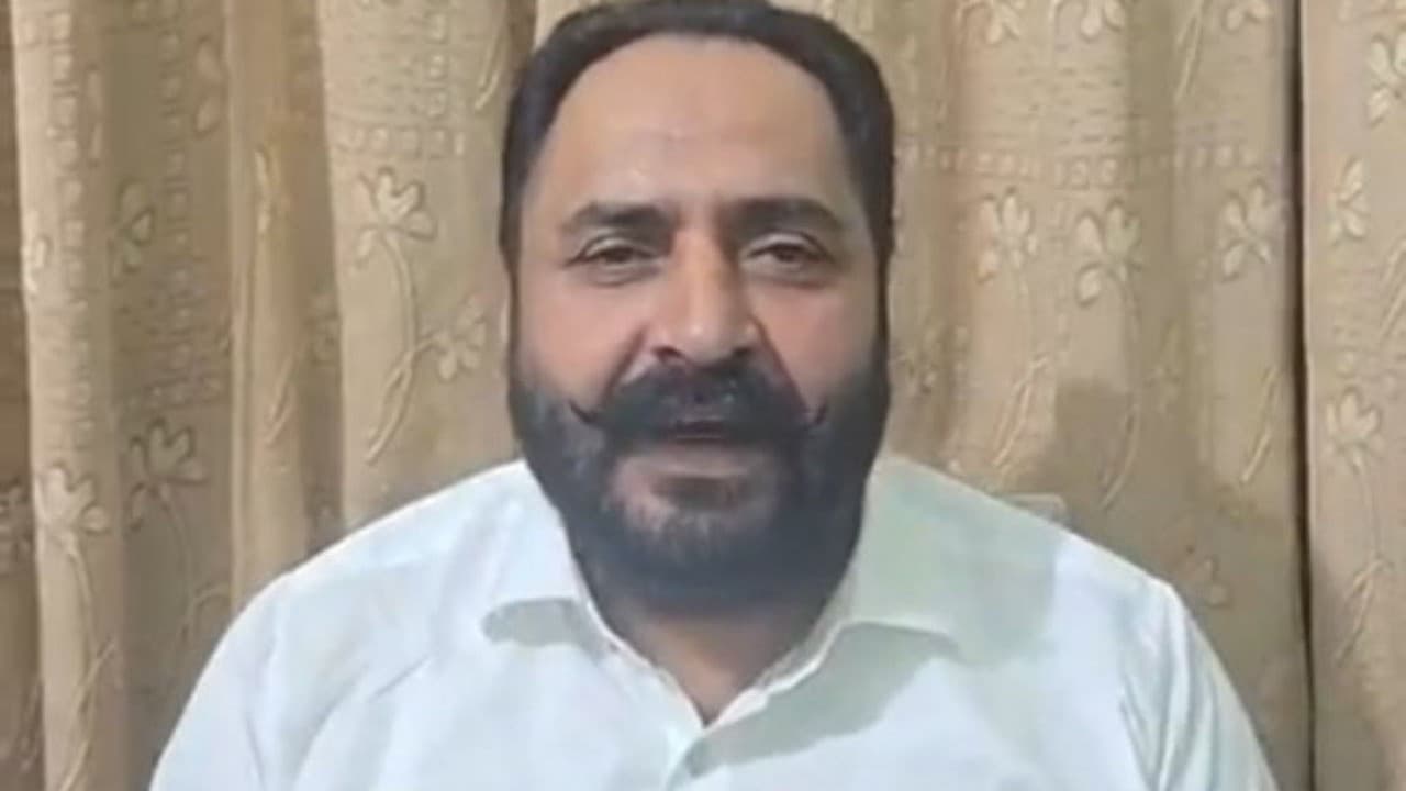 पंजाबः रेप आरोपी AAP विधायक गिरफ्तारी के बाद फायरिंग कर फरार, पार्टी पर आरोप लगाए पंजाबः रेप आरोपी AAP विधायक गिरफ्तारी के बाद फायरिंग कर फरार, पार्टी पर आरोप लगाए