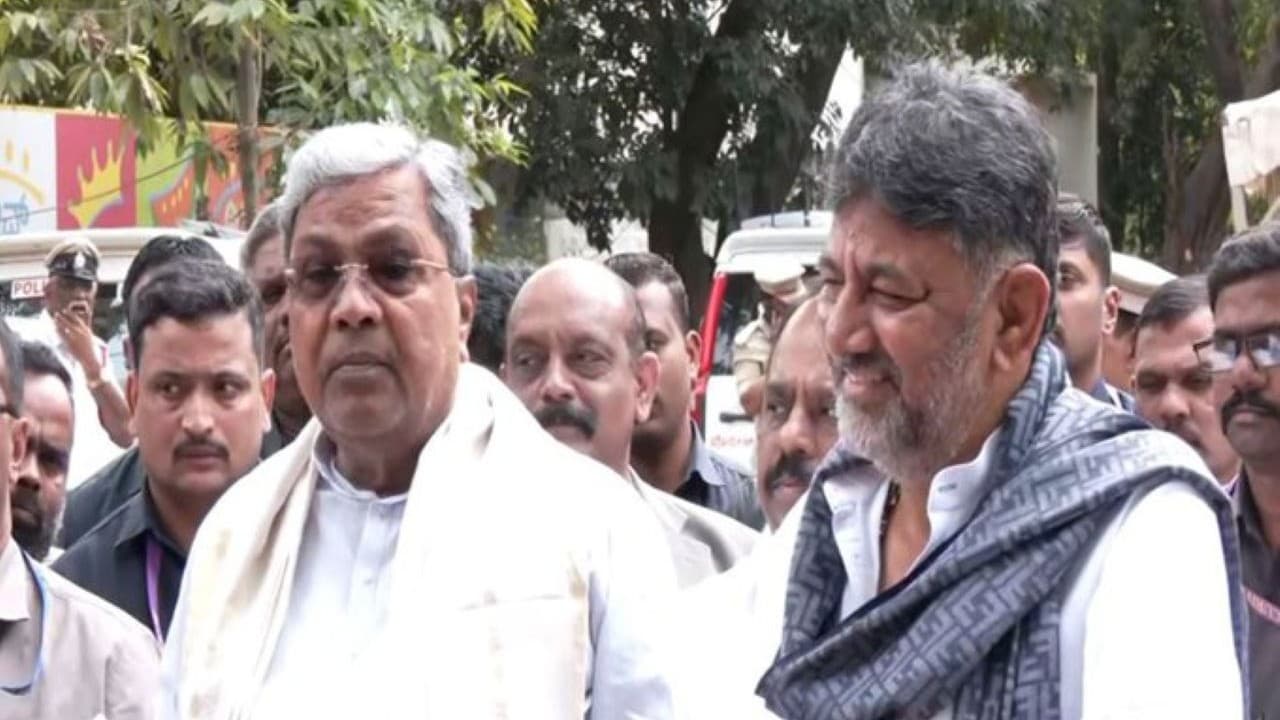 कर्नाटकः सिद्धारमैया ने बताया- डीके शिवकुमार कब बनेंगे मुख्यमंत्री कर्नाटकः सिद्धारमैया ने बताया- डीके शिवकुमार कब बनेंगे मुख्यमंत्री