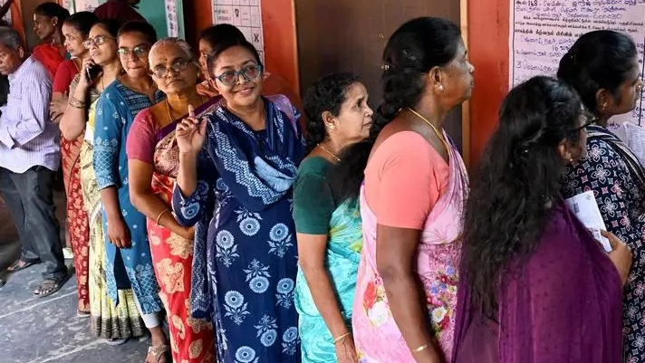 बंगाल में 92% वोटिंग, मगर वोट देने वाले कितने बढ़े? 20 साल में सबसे कम! बंगाल में 92% वोटिंग, मगर वोट देने वाले कितने बढ़े? 20 साल में सबसे कम!