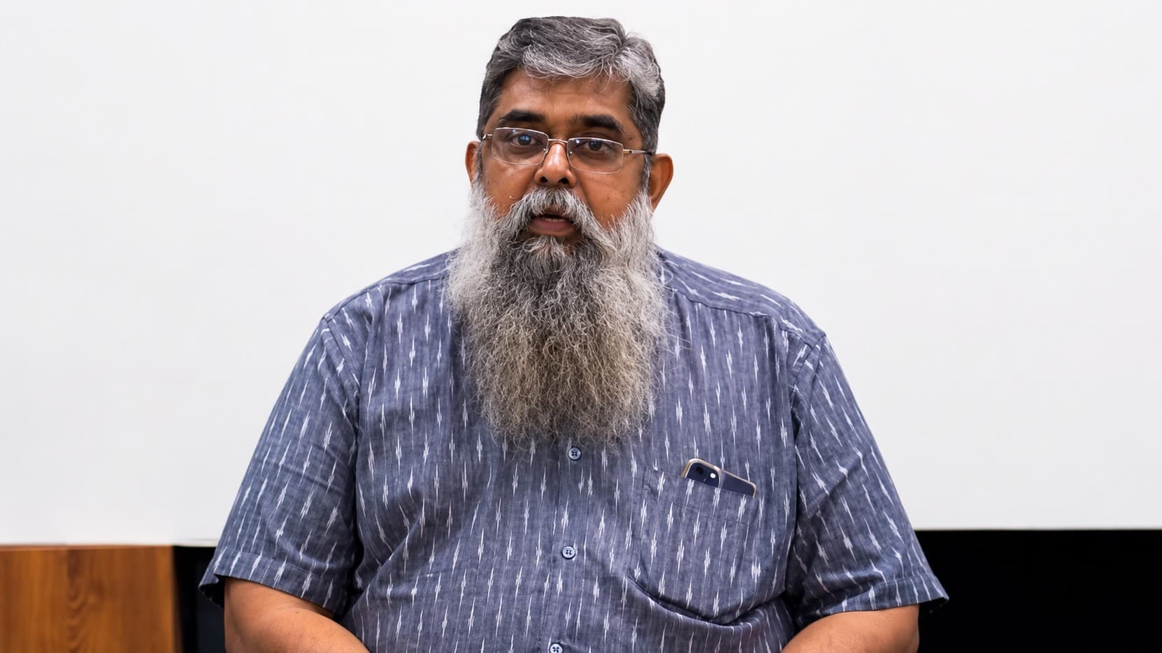 दबाव पड़ा तो पूर्व एडिटर राजगोपाल का पासपोर्ट रिन्यू हुआ; 17 लोगों का वेरिफिकेशन अभी भी अटका दबाव पड़ा तो पूर्व एडिटर राजगोपाल का पासपोर्ट रिन्यू हुआ; 17 लोगों का वेरिफिकेशन अभी भी अटका