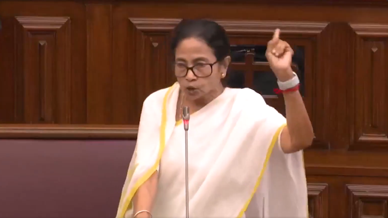 तमिलनाडु के बाद बंगाल में SIR के खिलाफ राजनीतिक माहौल तनावपूर्ण तमिलनाडु के बाद बंगाल में SIR के खिलाफ राजनीतिक माहौल तनावपूर्ण