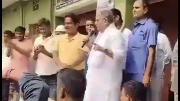 'वोटिंग के दिन घर से निकलने नहीं देना...', ललन सिंह ने ECI की छाती पर बुलडोज़र चढ़ाया? 'वोटिंग के दिन घर से निकलने नहीं देना...', ललन सिंह ने ECI की छाती पर बुलडोज़र चढ़ाया?