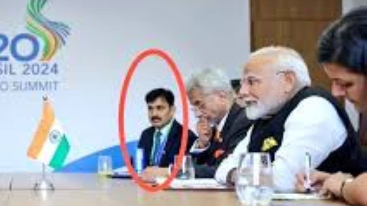 पीएम मोदी के दफ्तर में ओएसडी हीरन जोशी विवादों में क्यों हैं पीएम मोदी के दफ्तर में ओएसडी हीरन जोशी विवादों में क्यों हैं