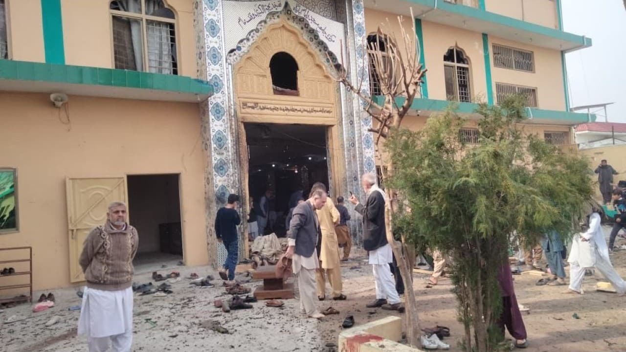 जुमे की नमाज़ के दौरान इस्लामाबाद की इमामबारगाह में विस्फोट, 31 मौतें, 169 जख्मी जुमे की नमाज़ के दौरान इस्लामाबाद की इमामबारगाह में विस्फोट, 31 मौतें, 169 जख्मी