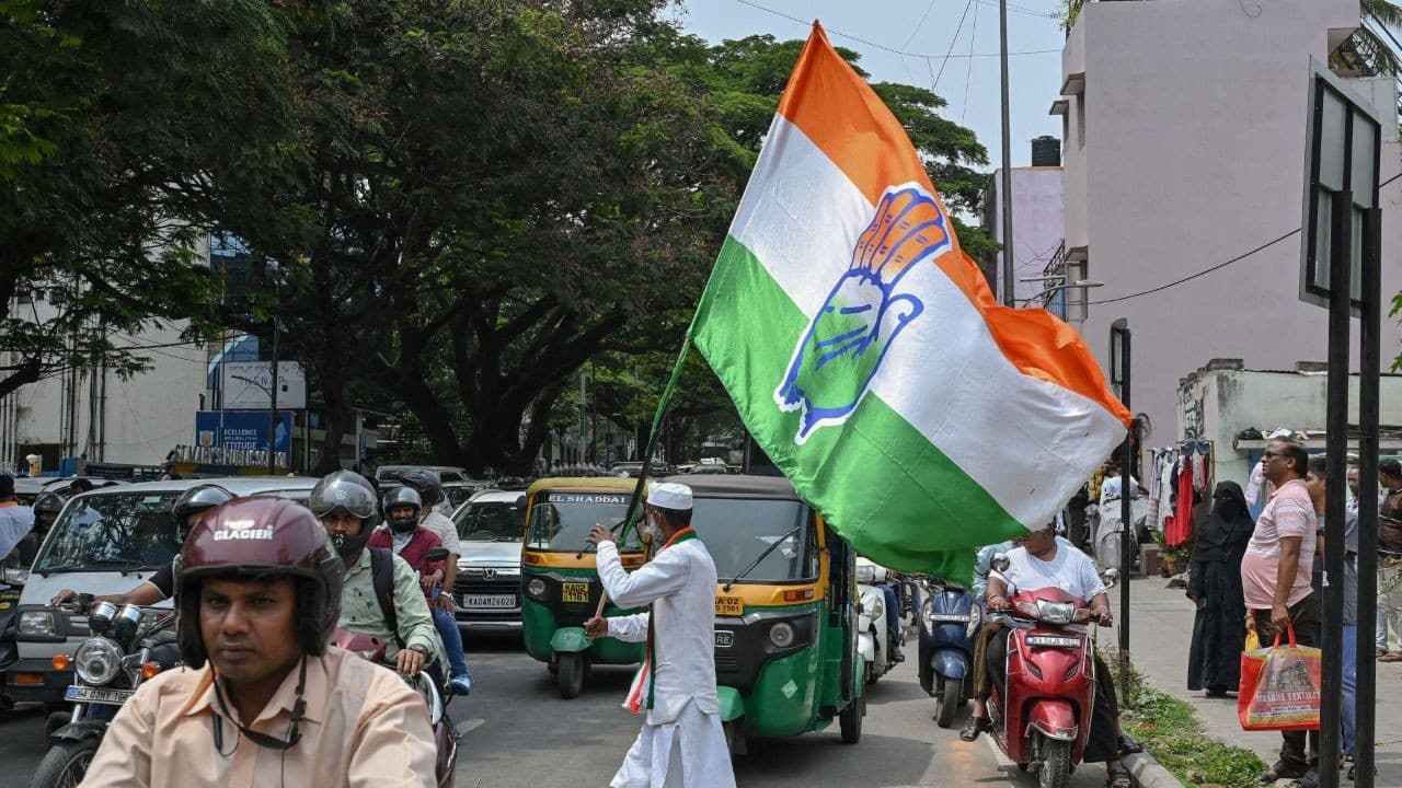 मुस्लिमों ने ओवैसी-अजमल को छोड़कर कांग्रेस का समर्थन क्यों किया? मुस्लिमों ने ओवैसी-अजमल को छोड़कर कांग्रेस का समर्थन क्यों किया?