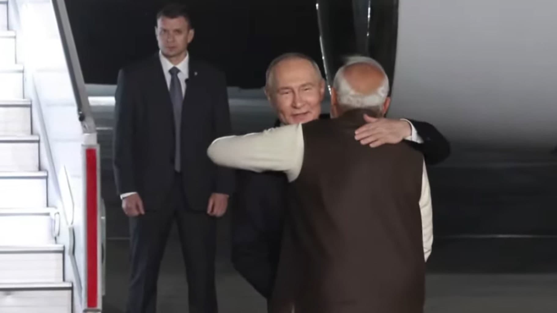 पुतिन के भोज से विपक्ष बाहर! क्या पीएम मोदी ने अपना कद छोटा किया? पुतिन के भोज से विपक्ष बाहर! क्या पीएम मोदी ने अपना कद छोटा किया?