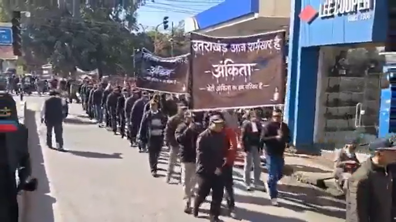 अंकिता भंडारीः उत्तराखंड के पूर्व सैनिक सड़कों पर उतरे, 11 को बंद, पिता की अपील अंकिता भंडारीः उत्तराखंड के पूर्व सैनिक सड़कों पर उतरे, 11 को बंद, पिता की अपील