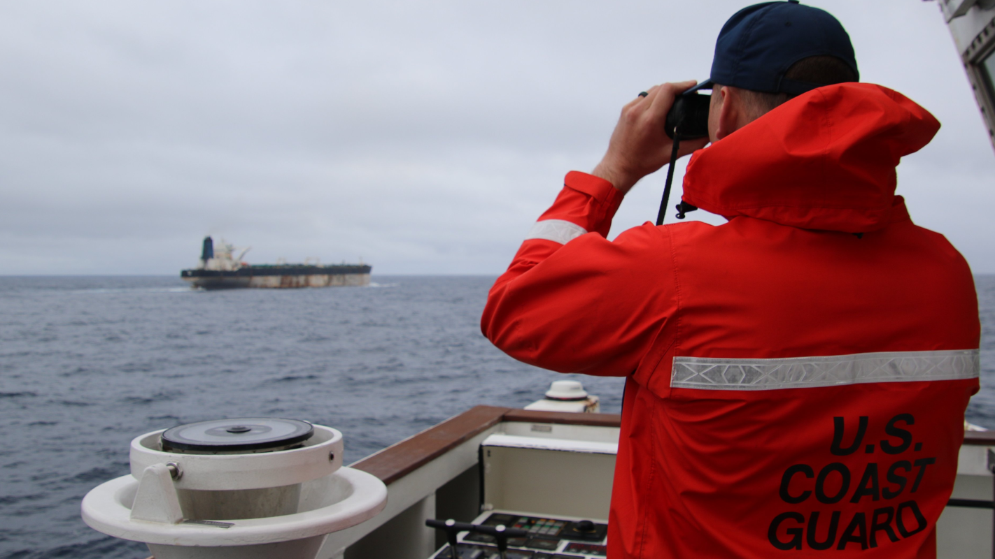 अमेरिका ने जब्त किया वेनेजुएला से जुड़ा रूसी तेल टैंकर; अमेरिका-रूस टकराव बढ़ेगा? अमेरिका ने जब्त किया वेनेजुएला से जुड़ा रूसी तेल टैंकर; अमेरिका-रूस टकराव बढ़ेगा?