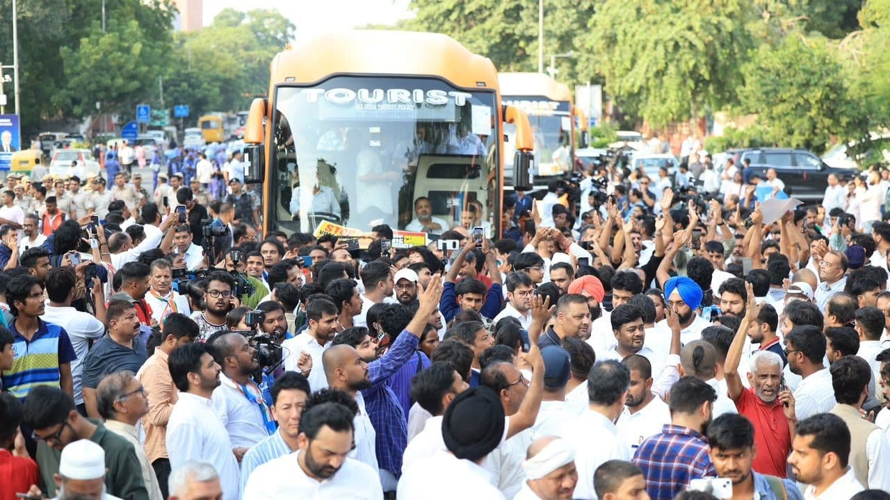 विपक्षी सांसदों पर 'लाठीचार्ज' के खिलाफ आज कांग्रेस का 'ब्लैक डे', प्रदर्शन विपक्षी सांसदों पर 'लाठीचार्ज' के खिलाफ आज कांग्रेस का 'ब्लैक डे', प्रदर्शन