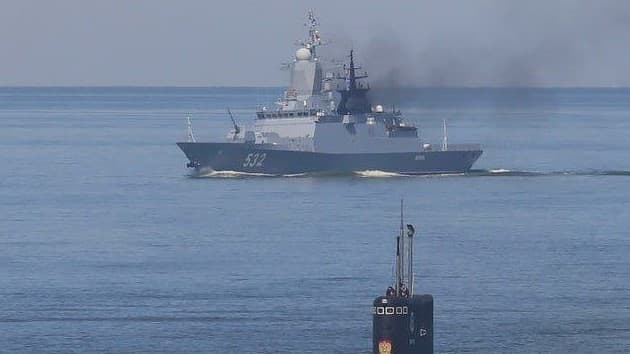 अमेरिका ने 3 दिनों में तीसरा तेल टैंकर जब्त किया; अब समुद्र पर कब्जे का दावा? अमेरिका ने 3 दिनों में तीसरा तेल टैंकर जब्त किया; अब समुद्र पर कब्जे का दावा?