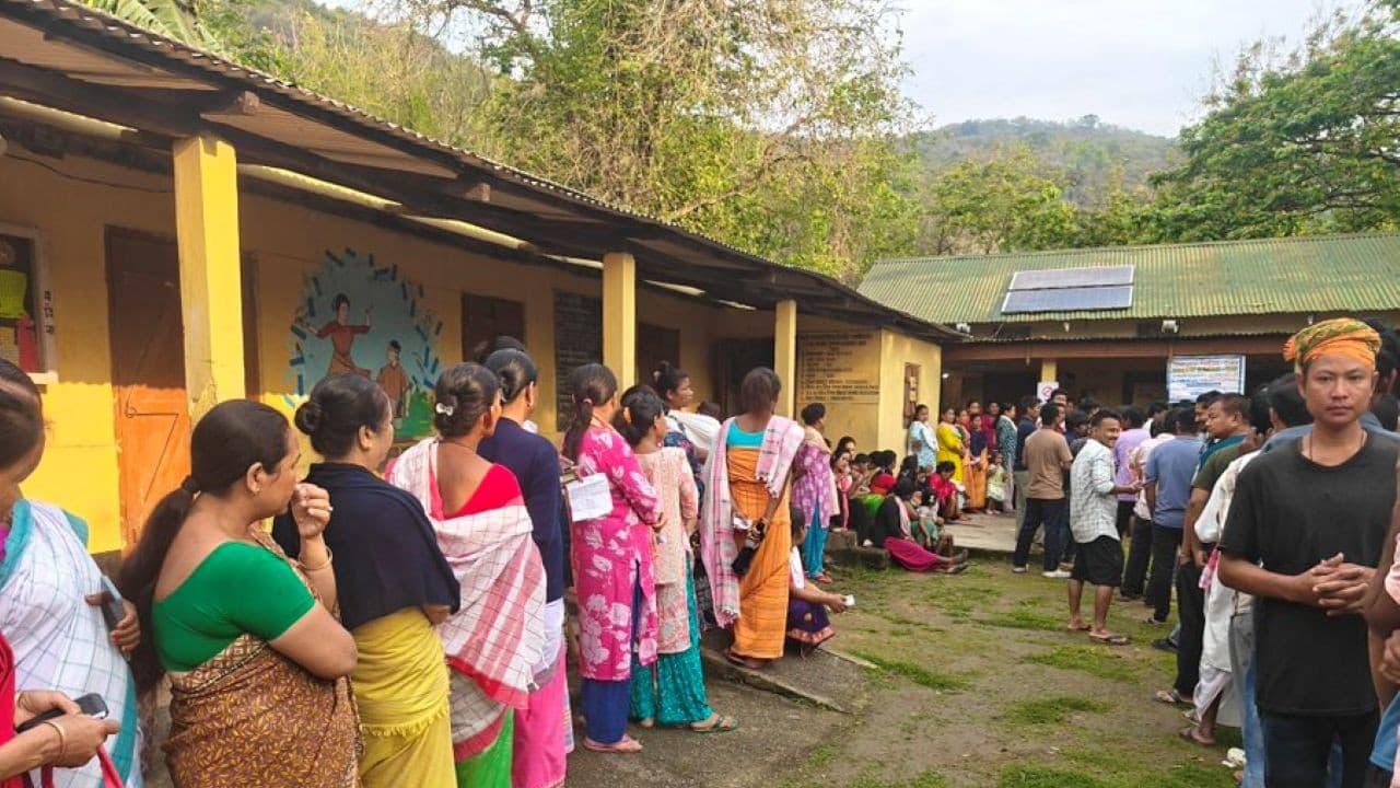 Live मोदी की बंगाल रैलियां खराब मौसम का शिकार, केरल 39%, असम 33%, पुड्डुचेरी में 37.6% वोटिंग Live मोदी की बंगाल रैलियां खराब मौसम का शिकार, केरल 39%, असम 33%, पुड्डुचेरी में 37.6% वोटिंग