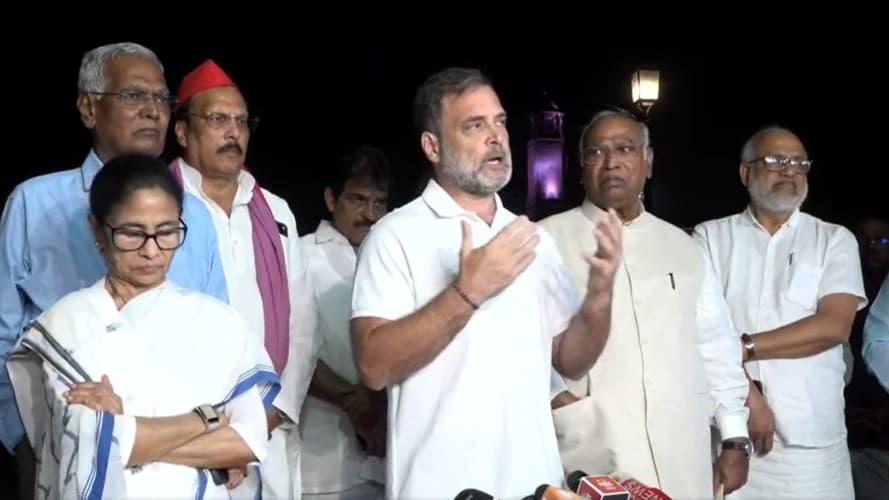 राष्ट्रपति ने वोट चोरी की हमारी बात मान ली तो मैं हैरान रह गया: मुलाक़ात के बाद राहुल बोले राष्ट्रपति ने वोट चोरी की हमारी बात मान ली तो मैं हैरान रह गया: मुलाक़ात के बाद राहुल बोले