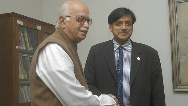 थरूर ने आडवाणी की 'सेवा' की तुलना नेहरू-इंदिरा से की; 'नफ़रत का बीज बोना कैसी जन सेवा' थरूर ने आडवाणी की 'सेवा' की तुलना नेहरू-इंदिरा से की; 'नफ़रत का बीज बोना कैसी जन सेवा'