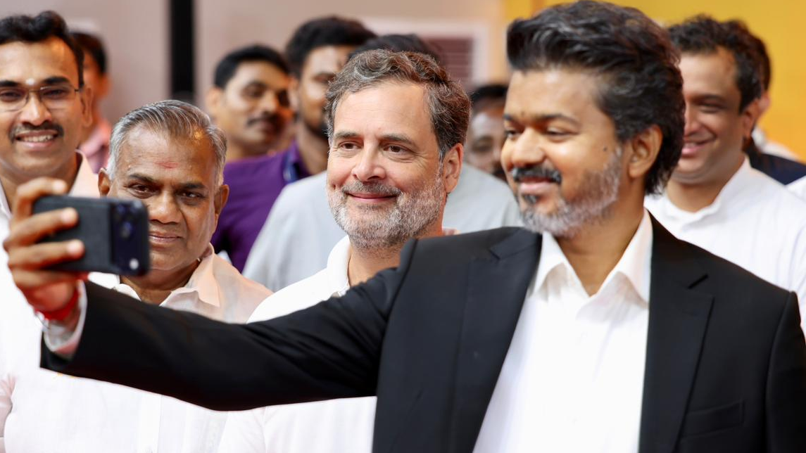 विजय और राहुल की 17 साल पुरानी केमिस्ट्री ने संभव बनाया TVK-कांग्रेस का गठबंधन? विजय और राहुल की 17 साल पुरानी केमिस्ट्री ने संभव बनाया TVK-कांग्रेस का गठबंधन?
