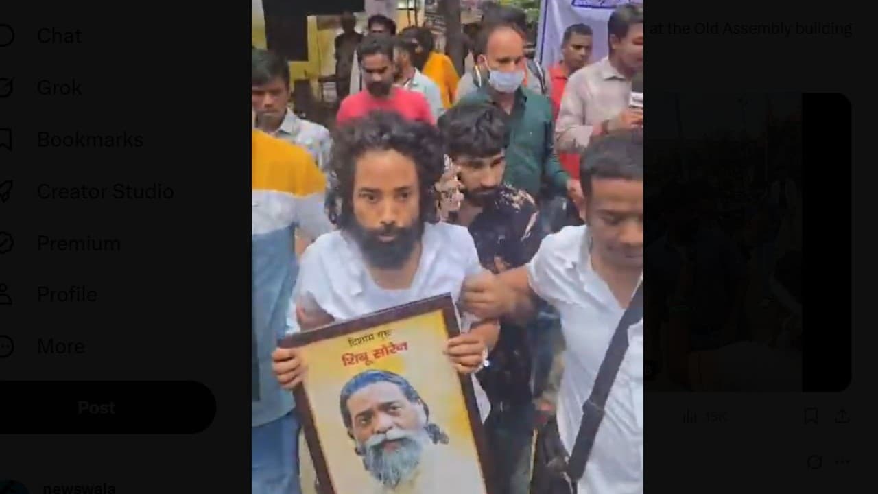 Live झारखंड विधानसभा की तरफ बढ़ रहे आंदोलनकारी छात्रों पर जबरदस्त लाठीचार्ज Live झारखंड विधानसभा की तरफ बढ़ रहे आंदोलनकारी छात्रों पर जबरदस्त लाठीचार्ज