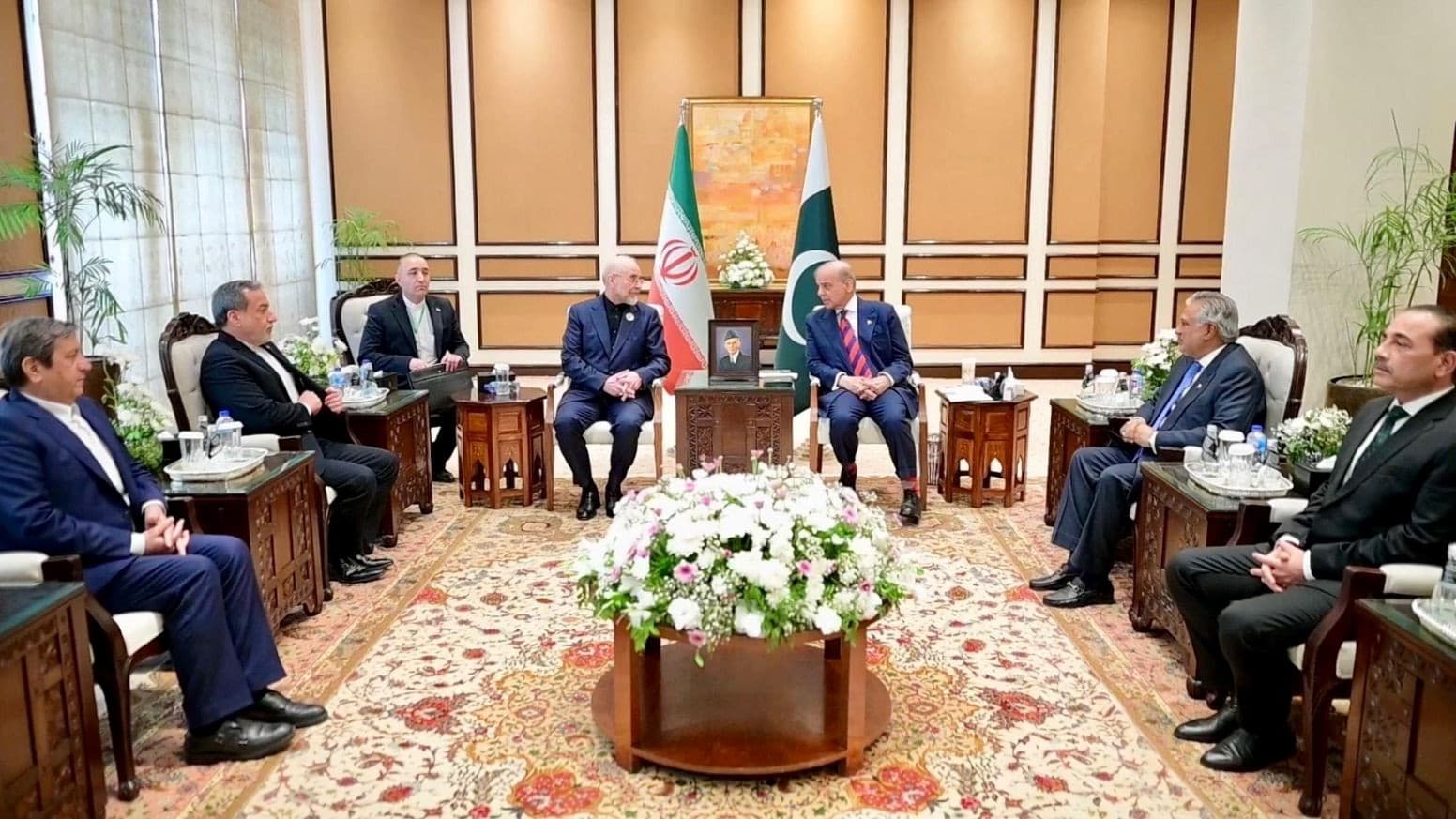 इस्लामाबाद में ईरान-यूएस के बीच दो दौर की बातचीत पूरी, होर्मुज को लेकर गतिरोध इस्लामाबाद में ईरान-यूएस के बीच दो दौर की बातचीत पूरी, होर्मुज को लेकर गतिरोध