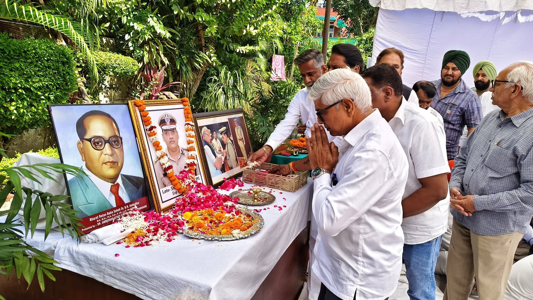 दलित IPS खुदकुशी केसः जबरन पोस्टमॉर्टम का आरोप, विवादित एसपी हटाया, सोनिया का पत्र दलित IPS खुदकुशी केसः जबरन पोस्टमॉर्टम का आरोप, विवादित एसपी हटाया, सोनिया का पत्र