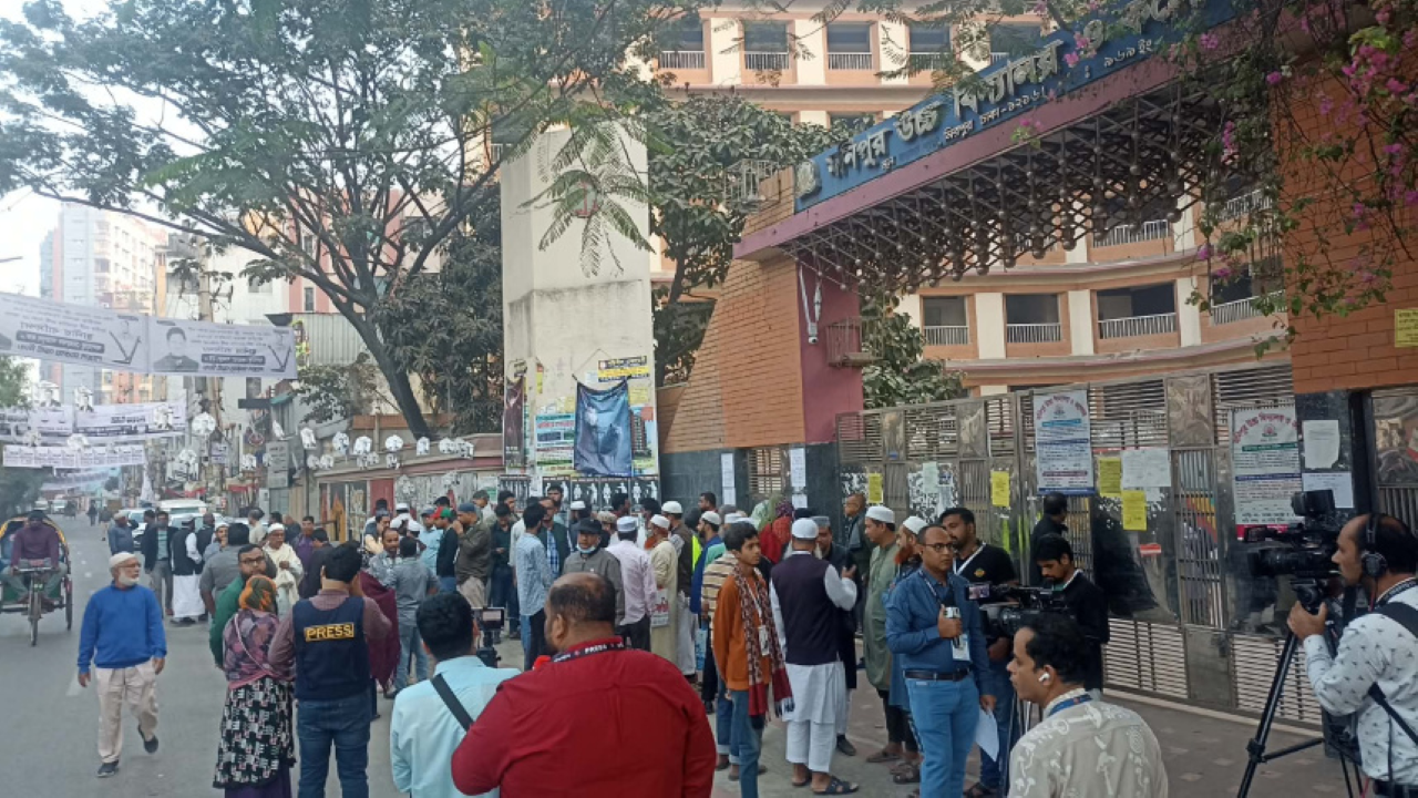 बांग्लादेश में मतदान आज, जमात ने झोंक दी ताकत, लीग के वोटर बीएनपी की तरफ बांग्लादेश में मतदान आज, जमात ने झोंक दी ताकत, लीग के वोटर बीएनपी की तरफ