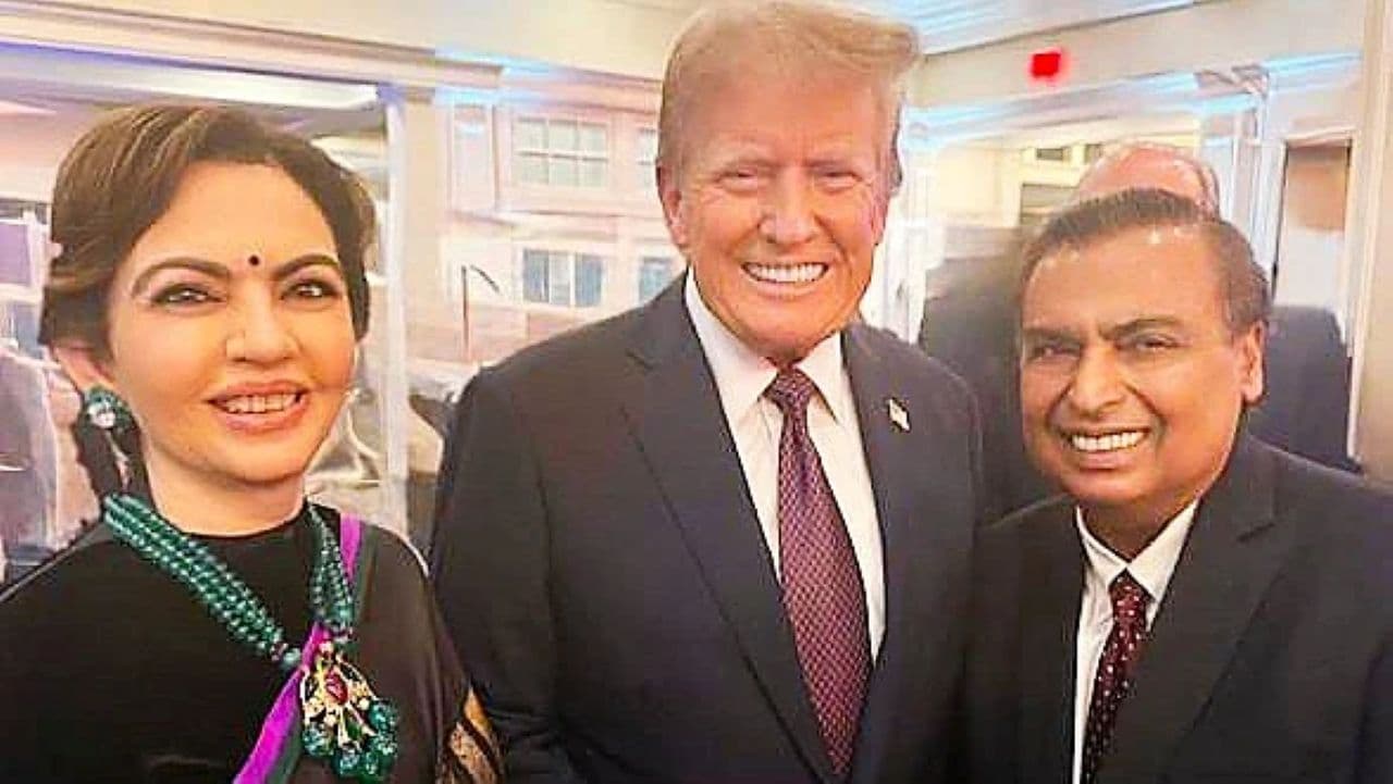 रिलायंसः क्या अंबानी ने 300 अरब डॉलर में ट्रंप से राजनीतिक संरक्षण खरीदा, चुप्पी क्यों? रिलायंसः क्या अंबानी ने 300 अरब डॉलर में ट्रंप से राजनीतिक संरक्षण खरीदा, चुप्पी क्यों?