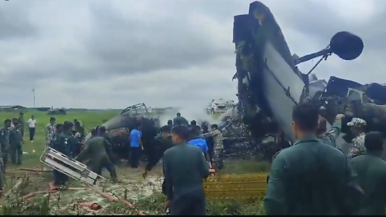 कितने और हादसे देखेगा एयरफोर्स का AN-32, सारे क्रैश जोरहाट एयरबेस से क्यों कितने और हादसे देखेगा एयरफोर्स का AN-32, सारे क्रैश जोरहाट एयरबेस से क्यों