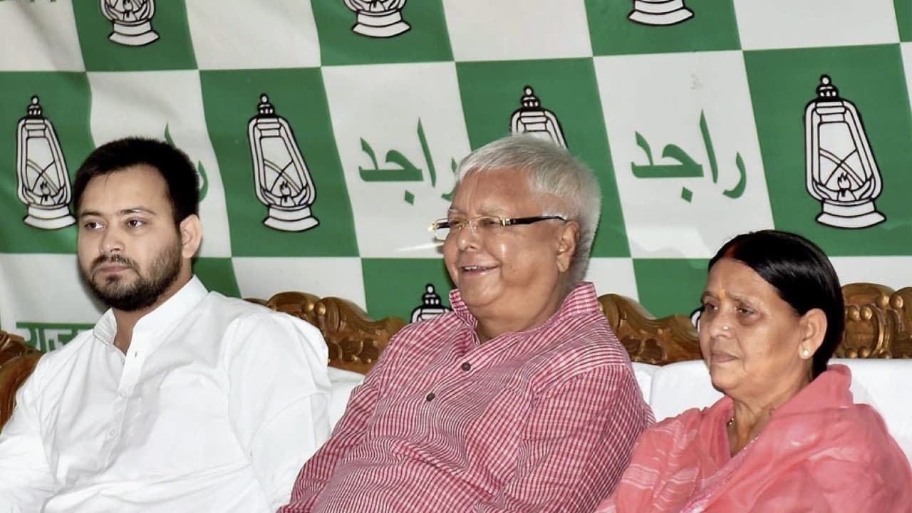 लैंड फॉर जॉब्स मामले में लालू यादव और परिवार पर आरोप तय, मुकदमे का रास्ता साफ़ लैंड फॉर जॉब्स मामले में लालू यादव और परिवार पर आरोप तय, मुकदमे का रास्ता साफ़