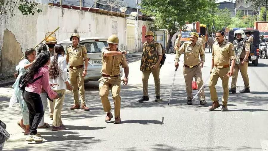 पत्रकार सत्यम वर्मा NSA हिरासत: ‘आंदोलनजीवी’ शब्द पर इलाहाबाद हाईकोर्ट ने उठाए सवाल पत्रकार सत्यम वर्मा NSA हिरासत: ‘आंदोलनजीवी’ शब्द पर इलाहाबाद हाईकोर्ट ने उठाए सवाल