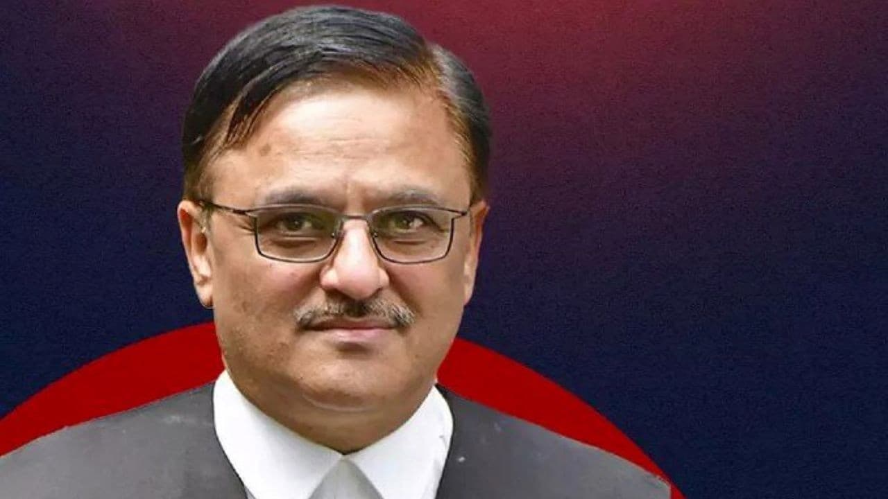 नागरिकता तय करना चुनाव आयोग का काम नहीं, SIR पर फिर से विचार करे सुप्रीम कोर्टः जस्टिस ओका नागरिकता तय करना चुनाव आयोग का काम नहीं, SIR पर फिर से विचार करे सुप्रीम कोर्टः जस्टिस ओका