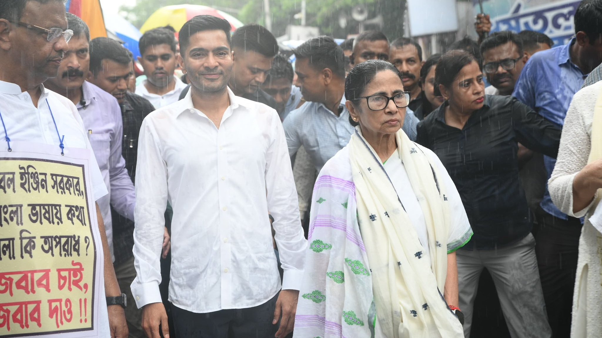 बारुईपुर रेप-मर्डर केस पर कलकत्ता हाईकोर्ट ने ममता की रैली को दी मंजूरी; BJP को घेरेगी TMC बारुईपुर रेप-मर्डर केस पर कलकत्ता हाईकोर्ट ने ममता की रैली को दी मंजूरी; BJP को घेरेगी TMC