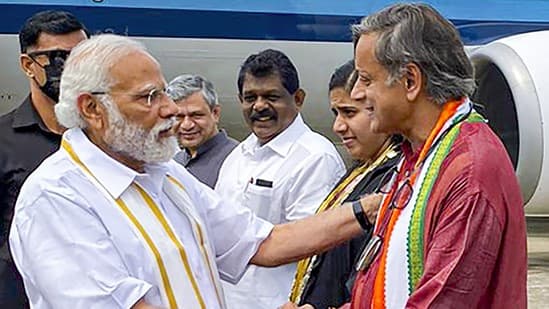 पुतिन के डिनर में थरूर को बुलाने पर कांग्रेस हैरान- 'क्या वो मोदी का गेम नहीं समझ पाए' पुतिन के डिनर में थरूर को बुलाने पर कांग्रेस हैरान- 'क्या वो मोदी का गेम नहीं समझ पाए'