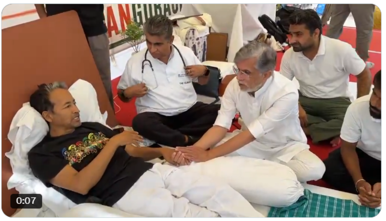 सोनम वांगचुक की हालत गंभीर, कांग्रेस के पवन खेड़ा मिलने पहुंचे, कहानी में आमिर खान की एंट्री सोनम वांगचुक की हालत गंभीर, कांग्रेस के पवन खेड़ा मिलने पहुंचे, कहानी में आमिर खान की एंट्री