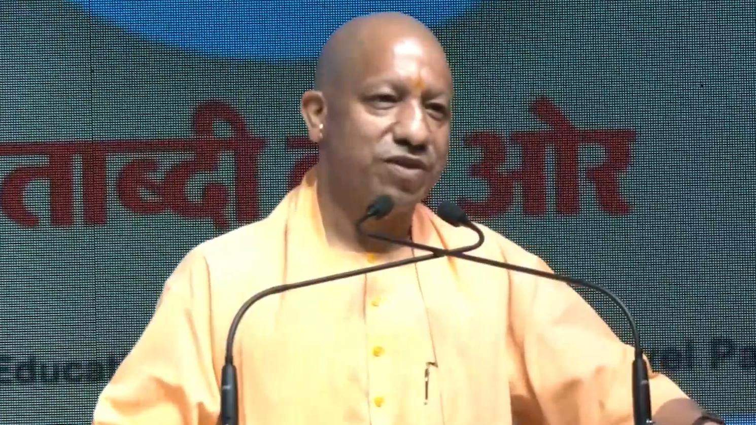 शिफ्ट में नमाज पढ़ें, सड़कों पर नहीं; प्यार से माने तो ठीक नहीं तो...: योगी शिफ्ट में नमाज पढ़ें, सड़कों पर नहीं; प्यार से माने तो ठीक नहीं तो...: योगी