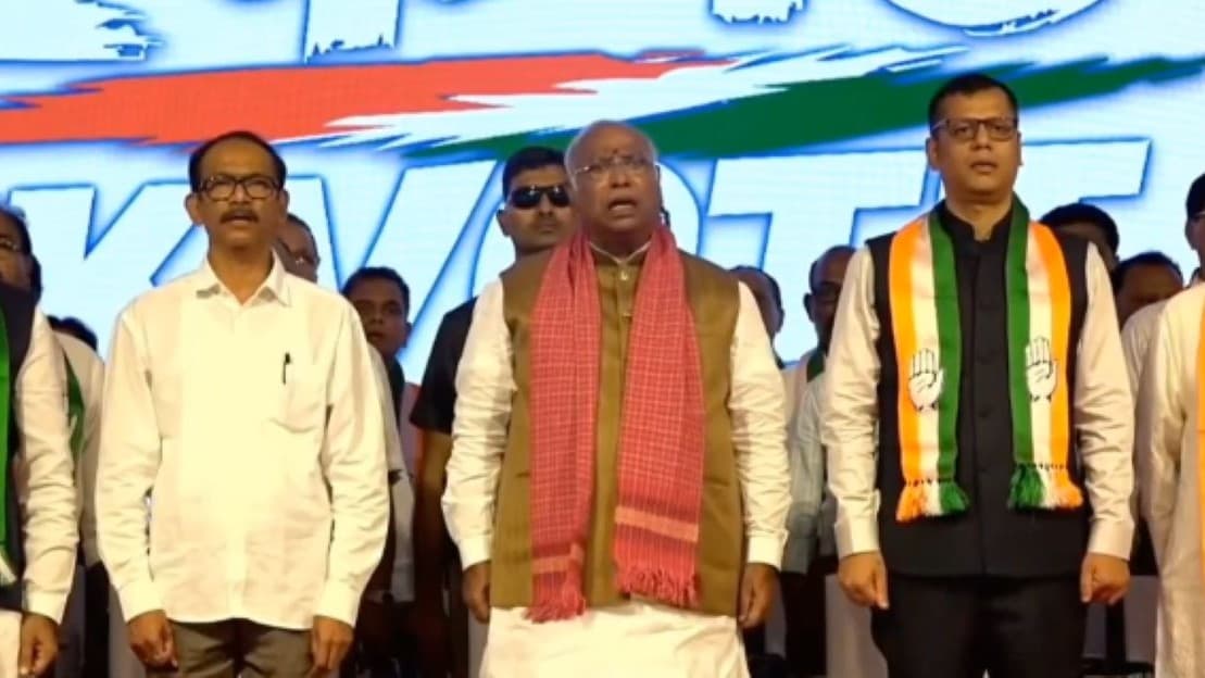 वंदे मातरम विवाद जारीः गोवा में कांग्रेस का पुराना स्टैंड कायम, सिर्फ दो छंद गाये, बीजेपी तिलमिलाई वंदे मातरम विवाद जारीः गोवा में कांग्रेस का पुराना स्टैंड कायम, सिर्फ दो छंद गाये, बीजेपी तिलमिलाई