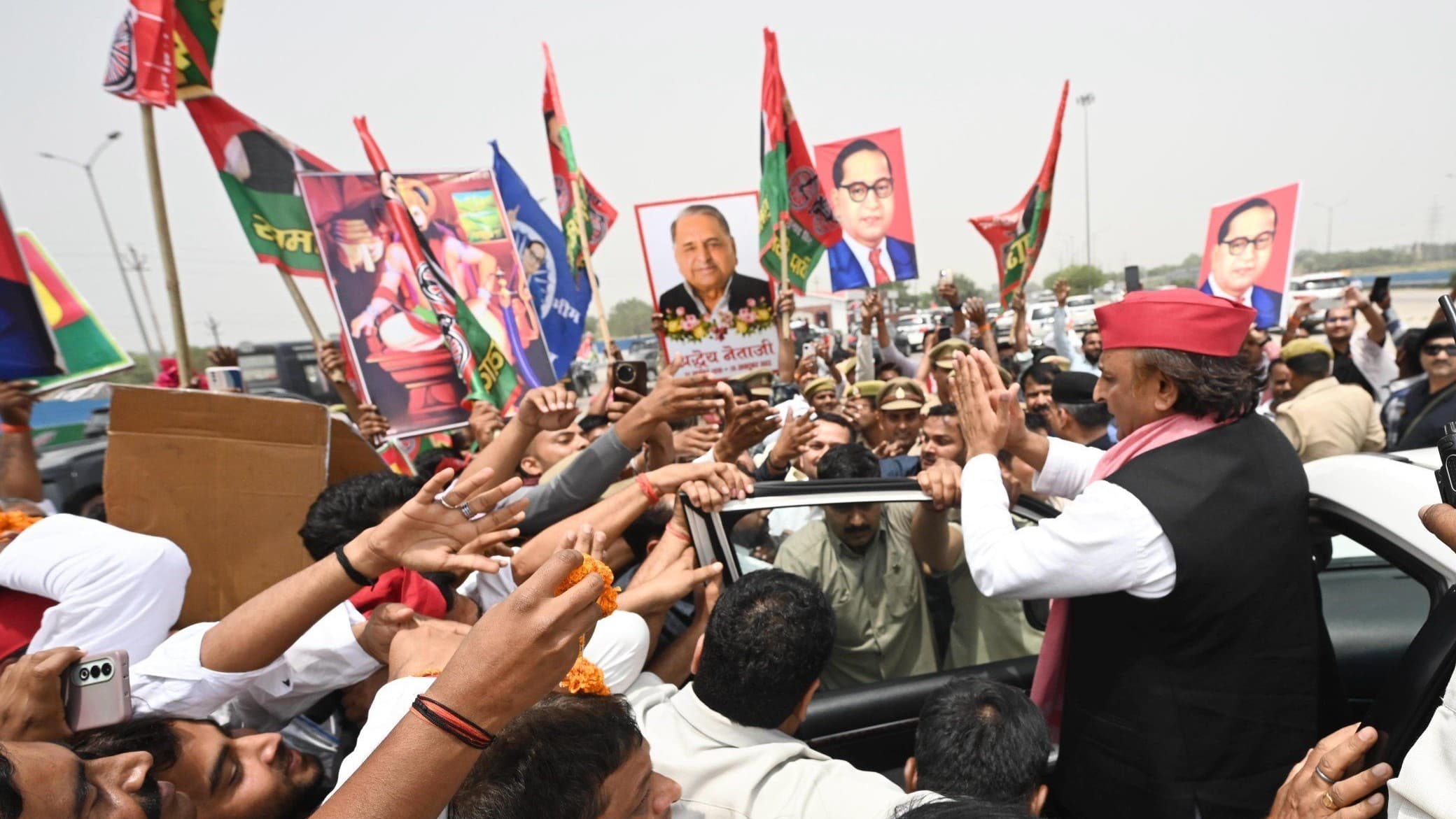 अखिलेश यादव ने करणी सेना को योगी सेना घोषित किया, सपा प्रमुख क्यों पहुंचे आगरा? अखिलेश यादव ने करणी सेना को योगी सेना घोषित किया, सपा प्रमुख क्यों पहुंचे आगरा?